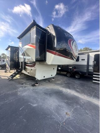 2019 REDWOOD REDWOOD 3941FL