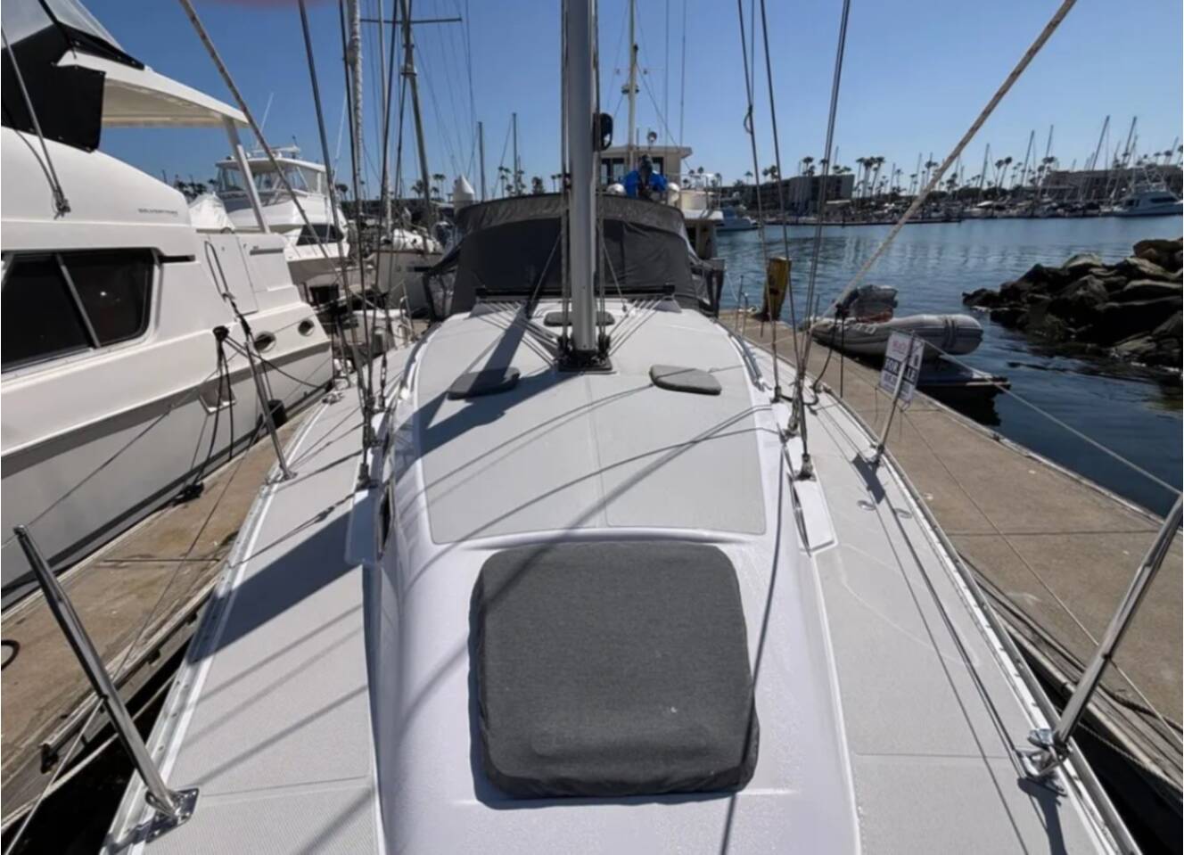 A photo of this 2019 Catalina 385