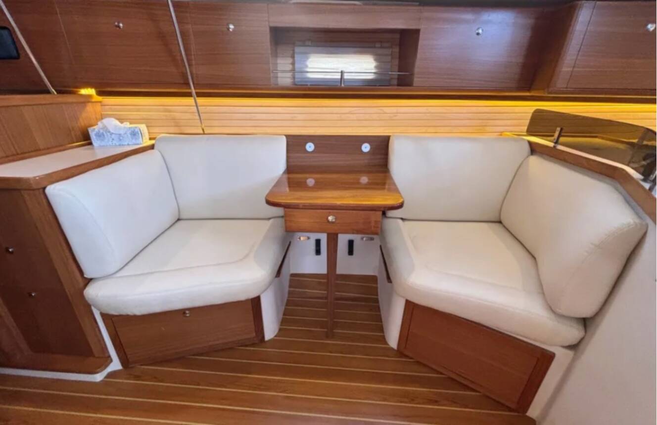 A photo of this 2019 Catalina 385