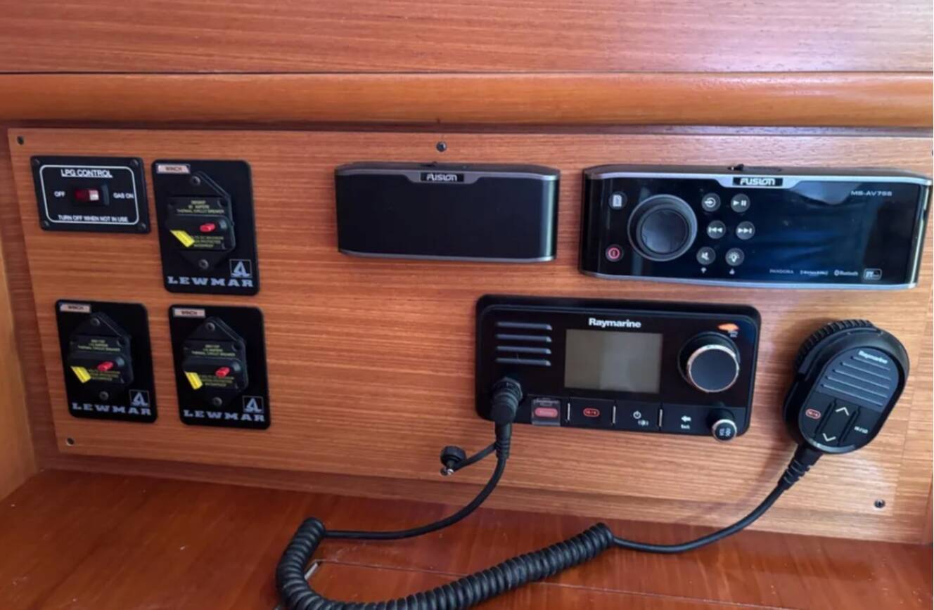 A photo of this 2019 Catalina 385