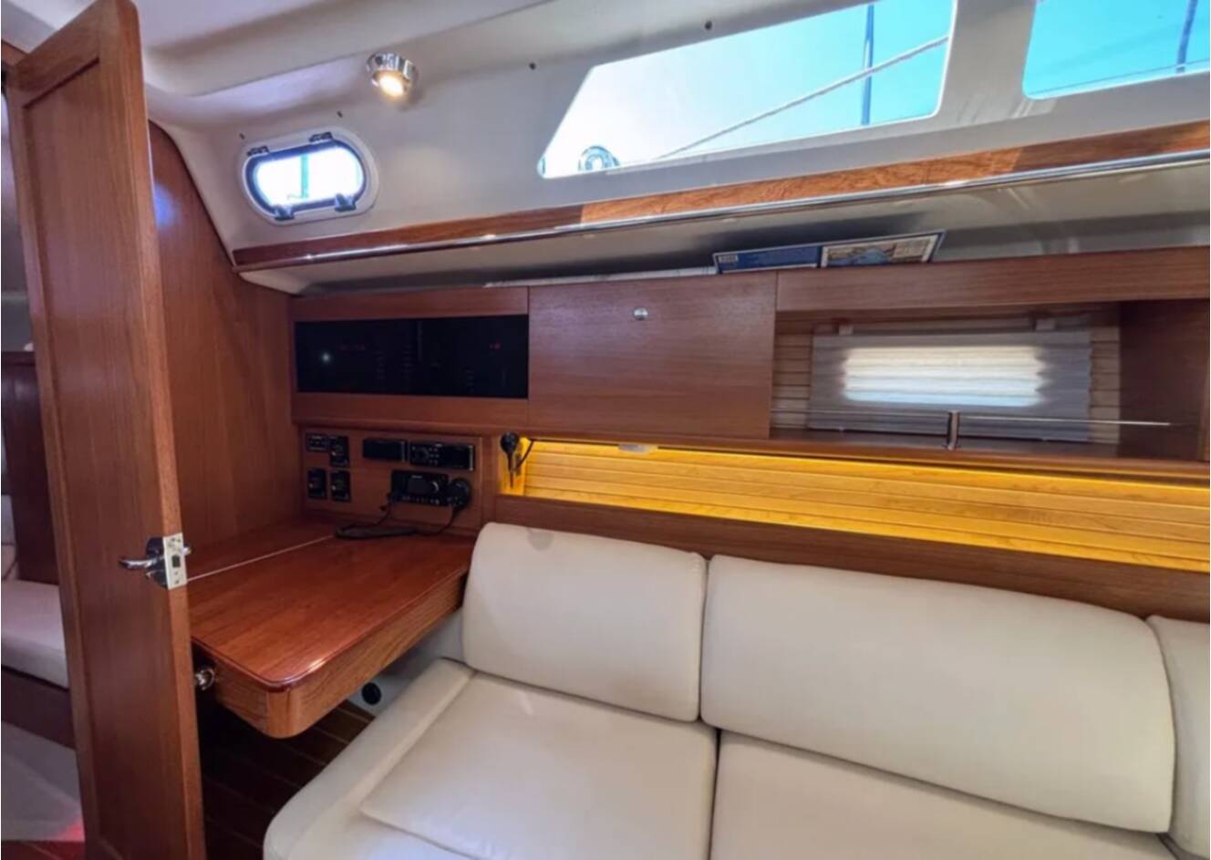 A photo of this 2019 Catalina 385