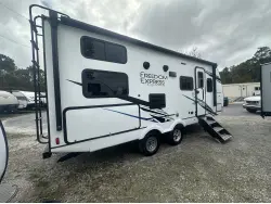 2022 COACHMEN FREEDOM EXPRESS ULTRA LITE 238BHS