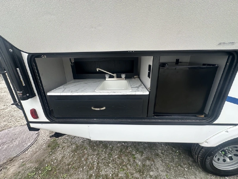 2022 COACHMEN FREEDOM EXPRESS ULTRA LITE 238BHS