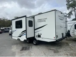 2022 COACHMEN FREEDOM EXPRESS ULTRA LITE 238BHS