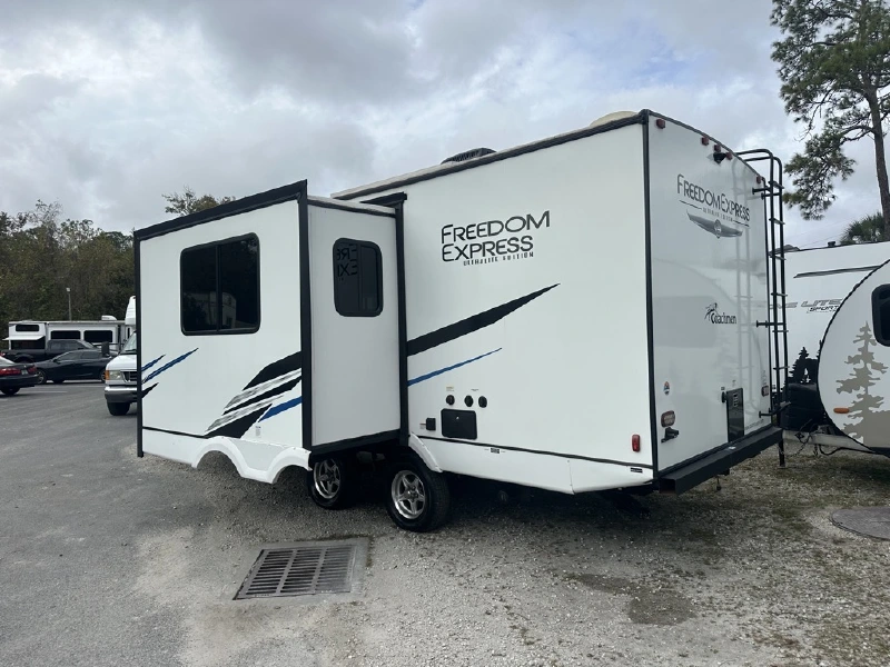 2022 COACHMEN FREEDOM EXPRESS ULTRA LITE 238BHS