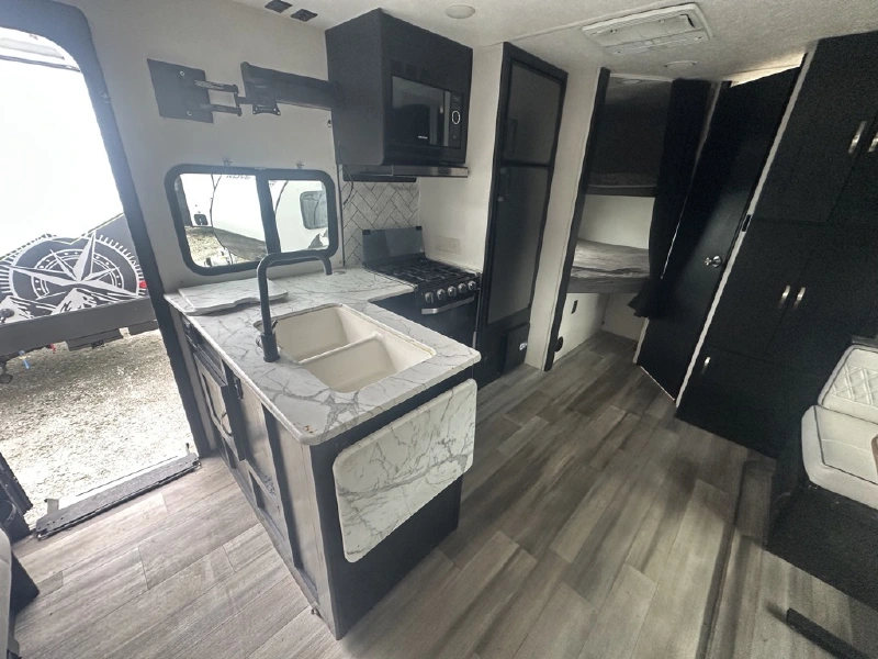 2022 COACHMEN FREEDOM EXPRESS ULTRA LITE 238BHS