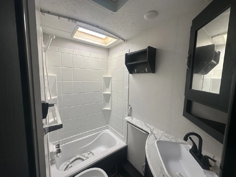 2022 COACHMEN FREEDOM EXPRESS ULTRA LITE 238BHS