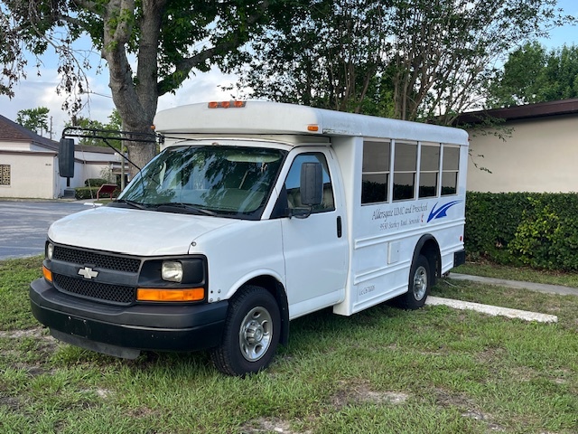 2008 Chevrolet Express LT photo 2