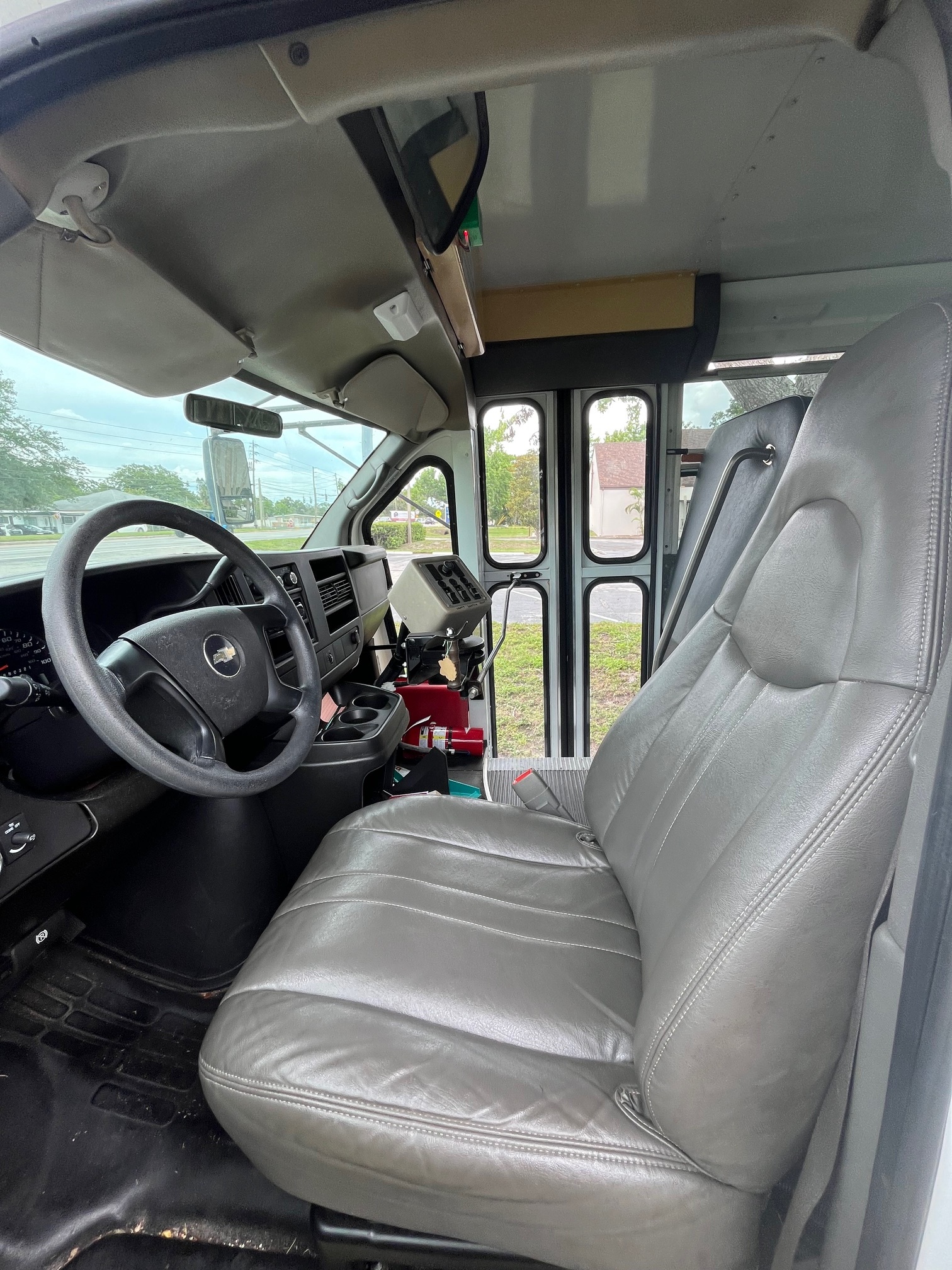 2008 Chevrolet Express LT photo 3
