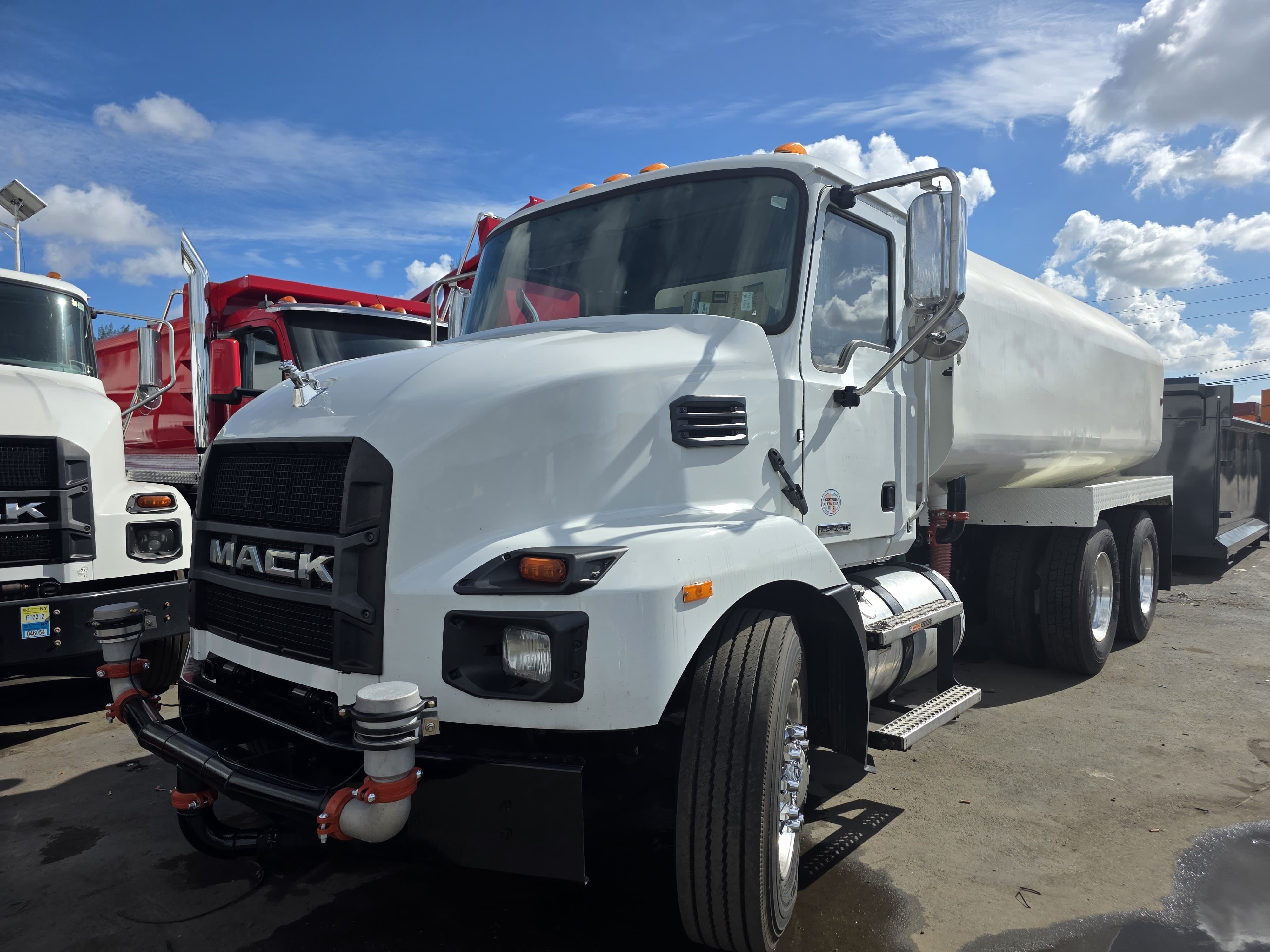 2021 MACK MD6 in Miami, FL