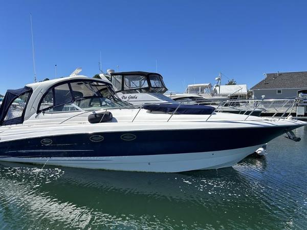 2010 Larson Cabrio 370 Mid Cabin Ips Sport Cruiser Boat boat