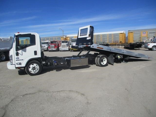 2018 Isuzu NRR photo 3