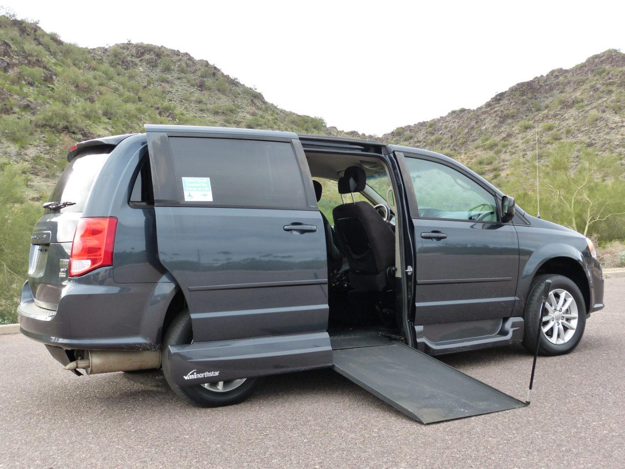 2014 Dodge Grand Caravan SXT photo 2