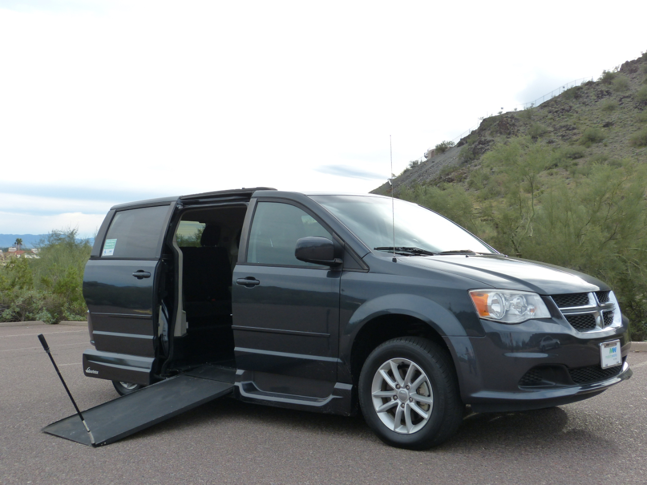 2014 Dodge Grand Caravan SXT photo 3