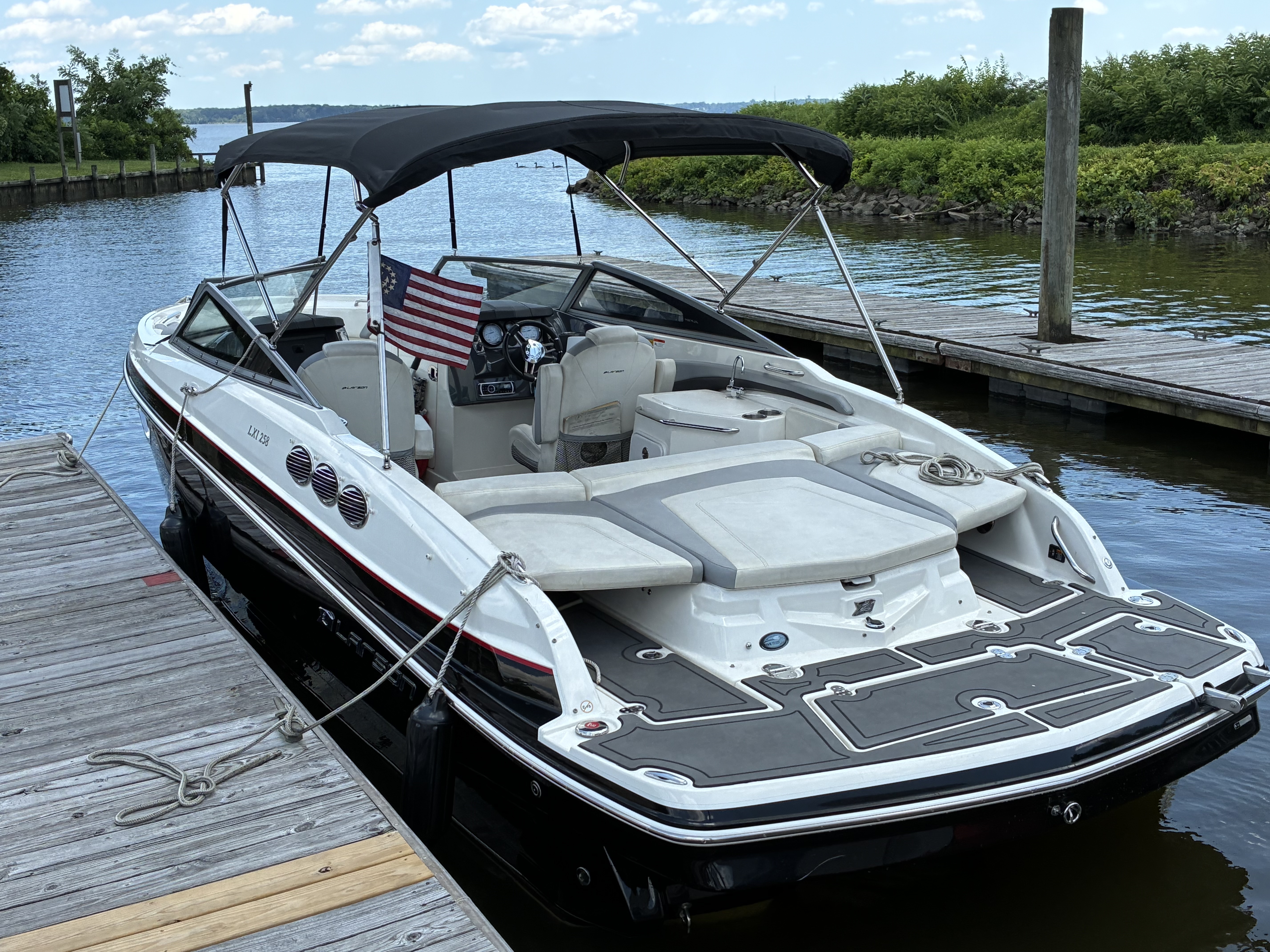 Used 2014 Larson Lxi 258 in Oakton, VA - 5038614831 - Boatmart