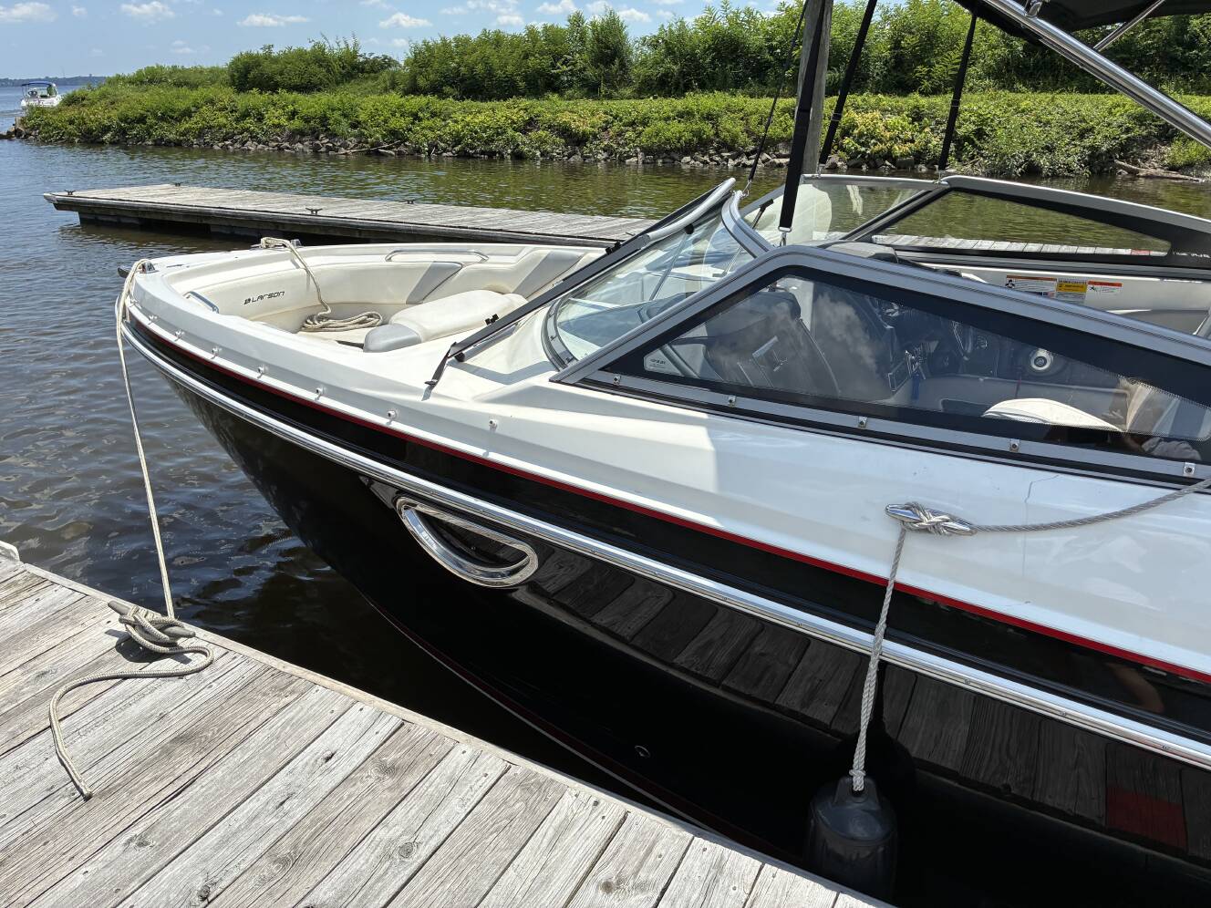 A photo of this 2014 Larson Lxi 258