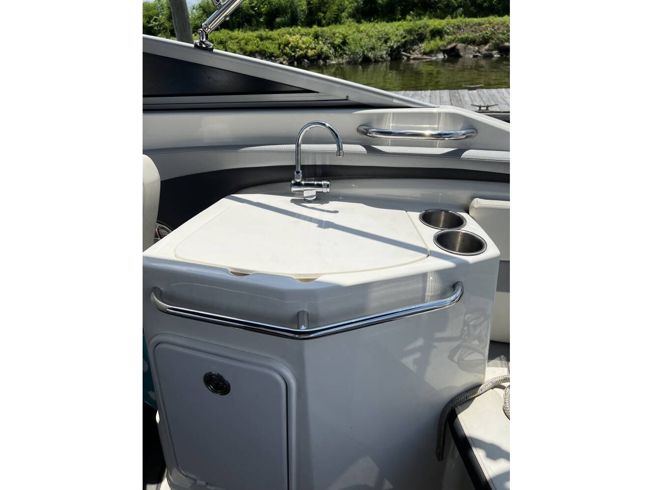 A photo of this 2014 Larson Lxi 258