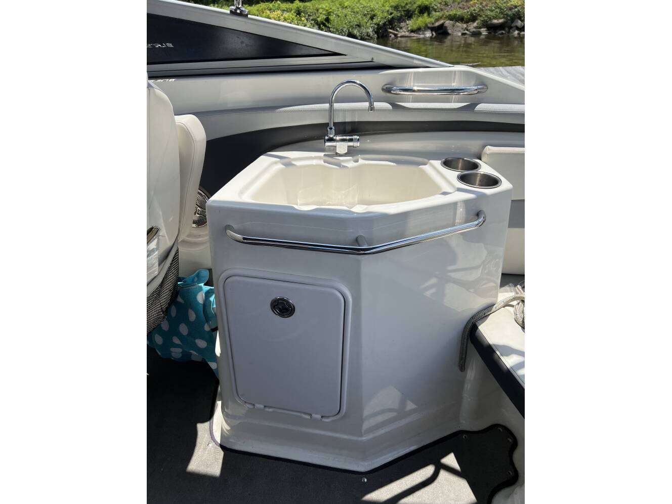 A photo of this 2014 Larson Lxi 258