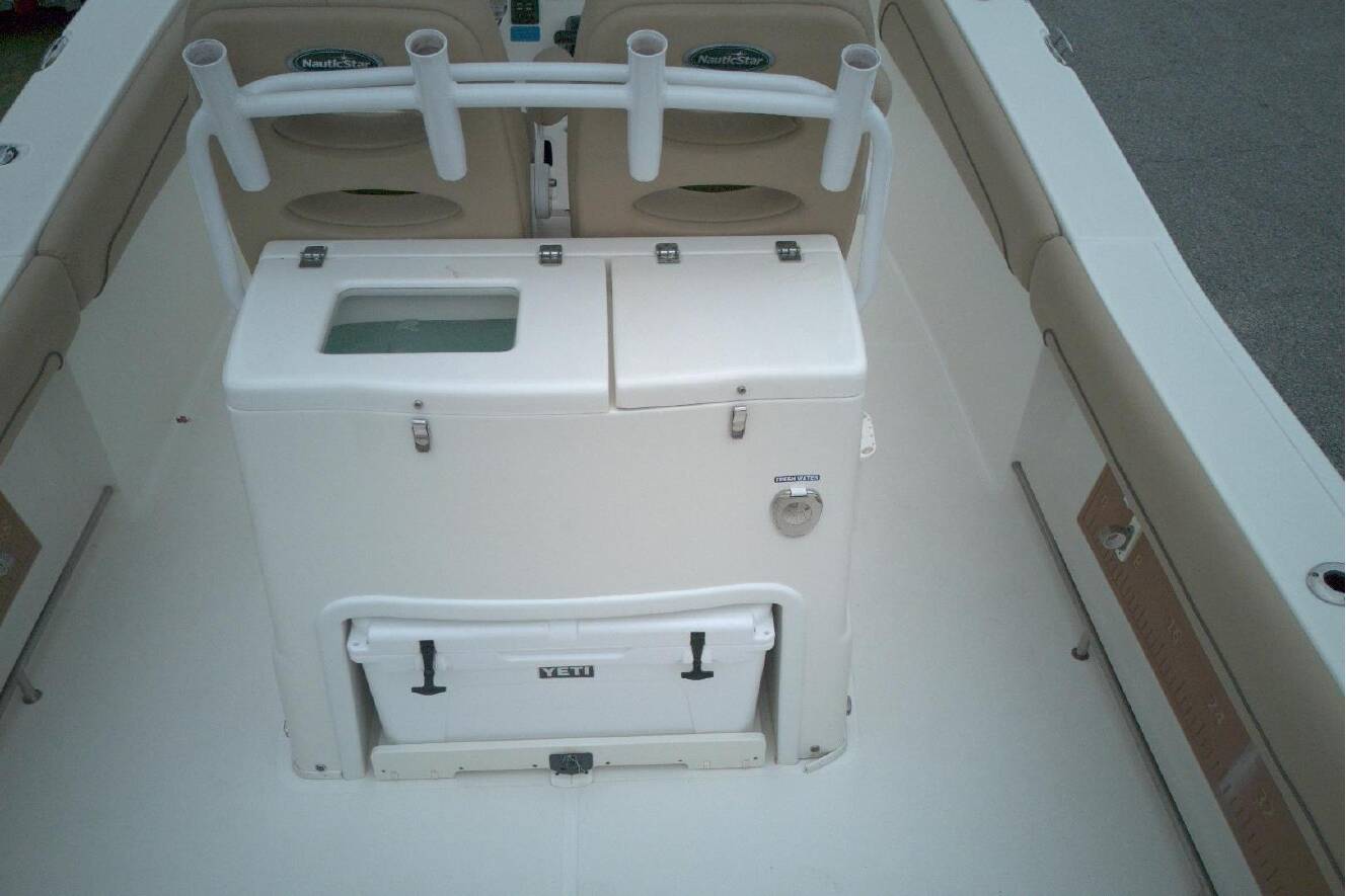 A photo of this 2019 Nauticstar 28 XS