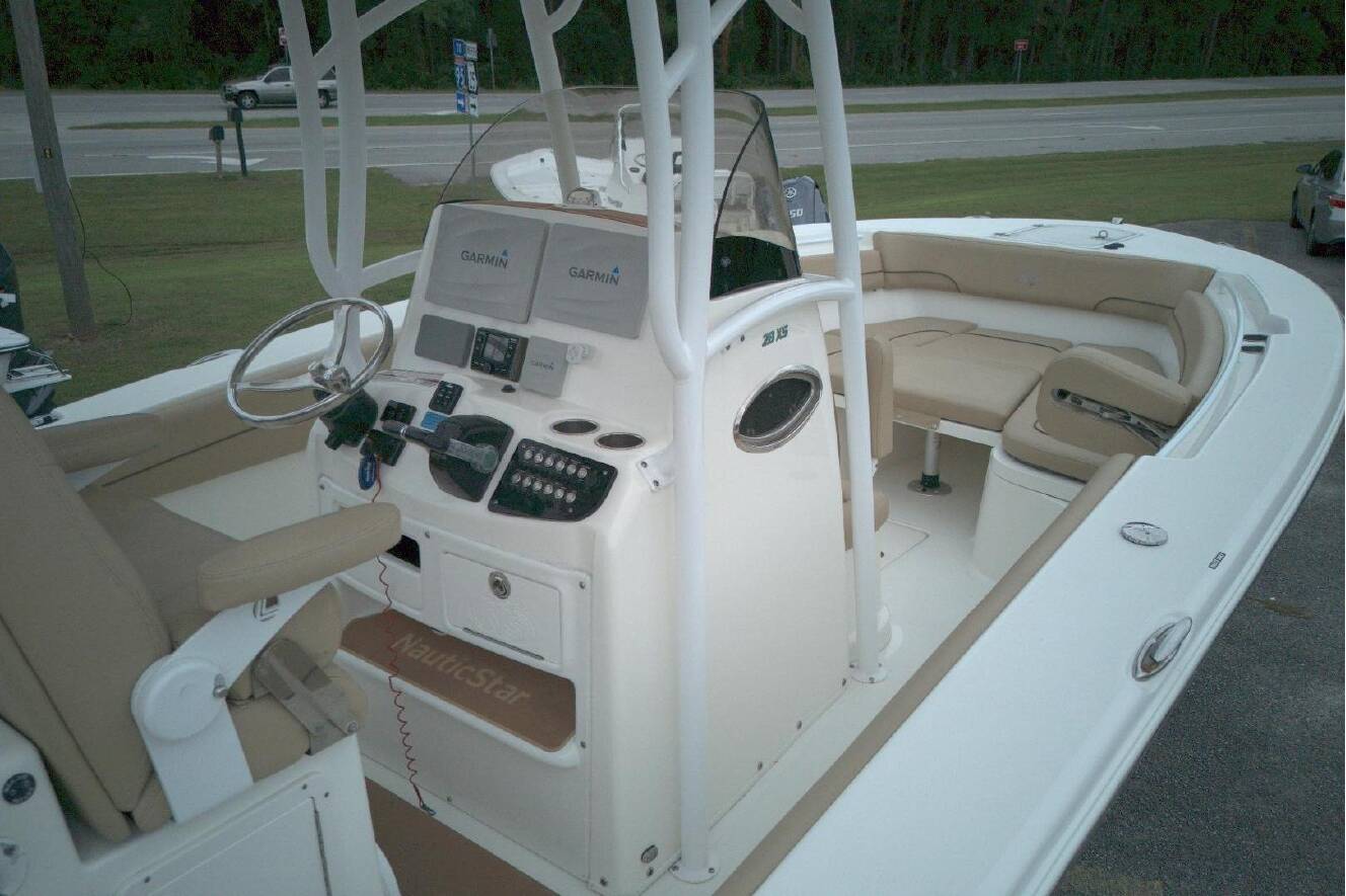 A photo of this 2019 Nauticstar 28 XS