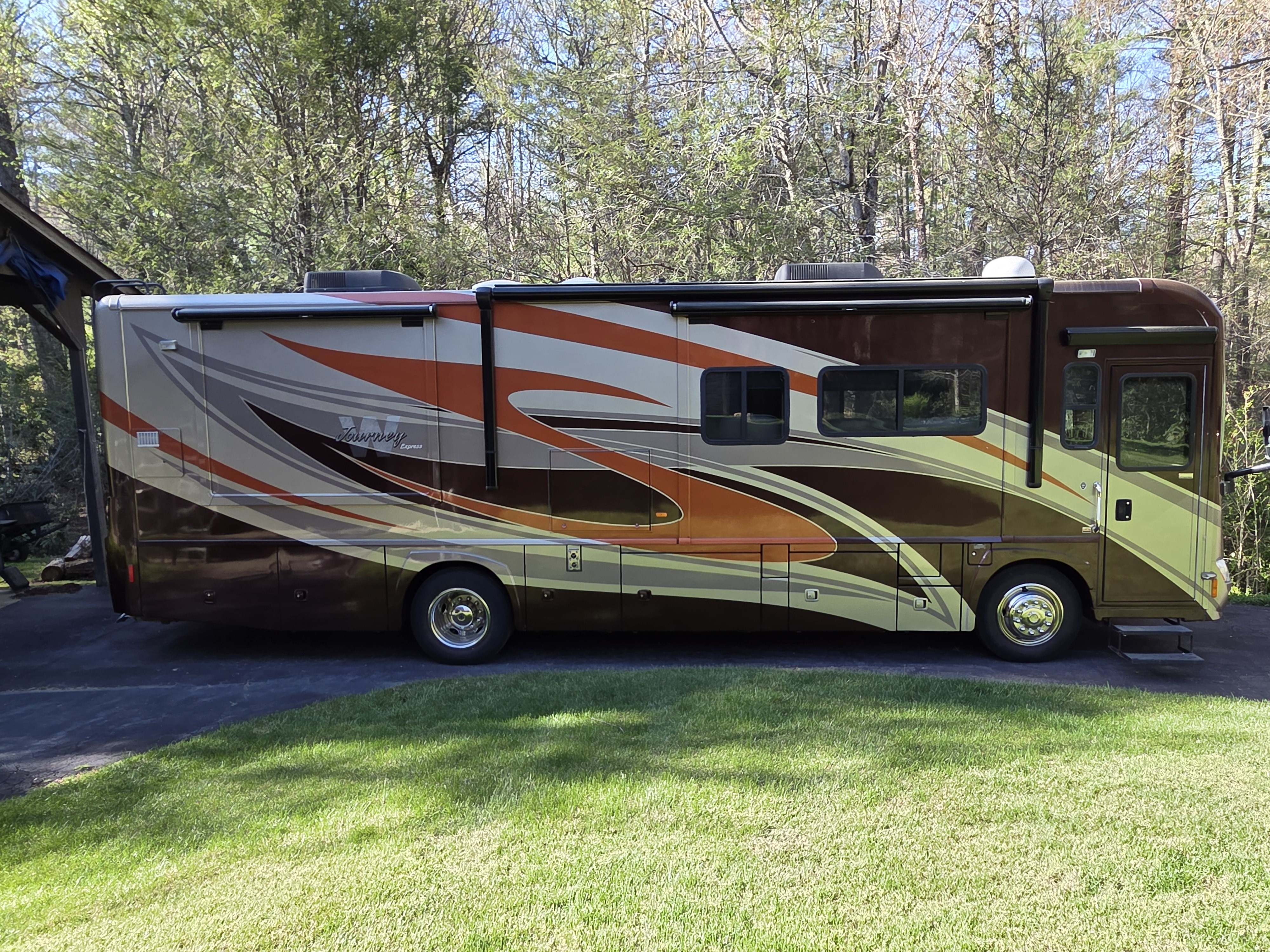 2011 Winnebago JOURNEY EXPRESS 34Y in horse shoe NC