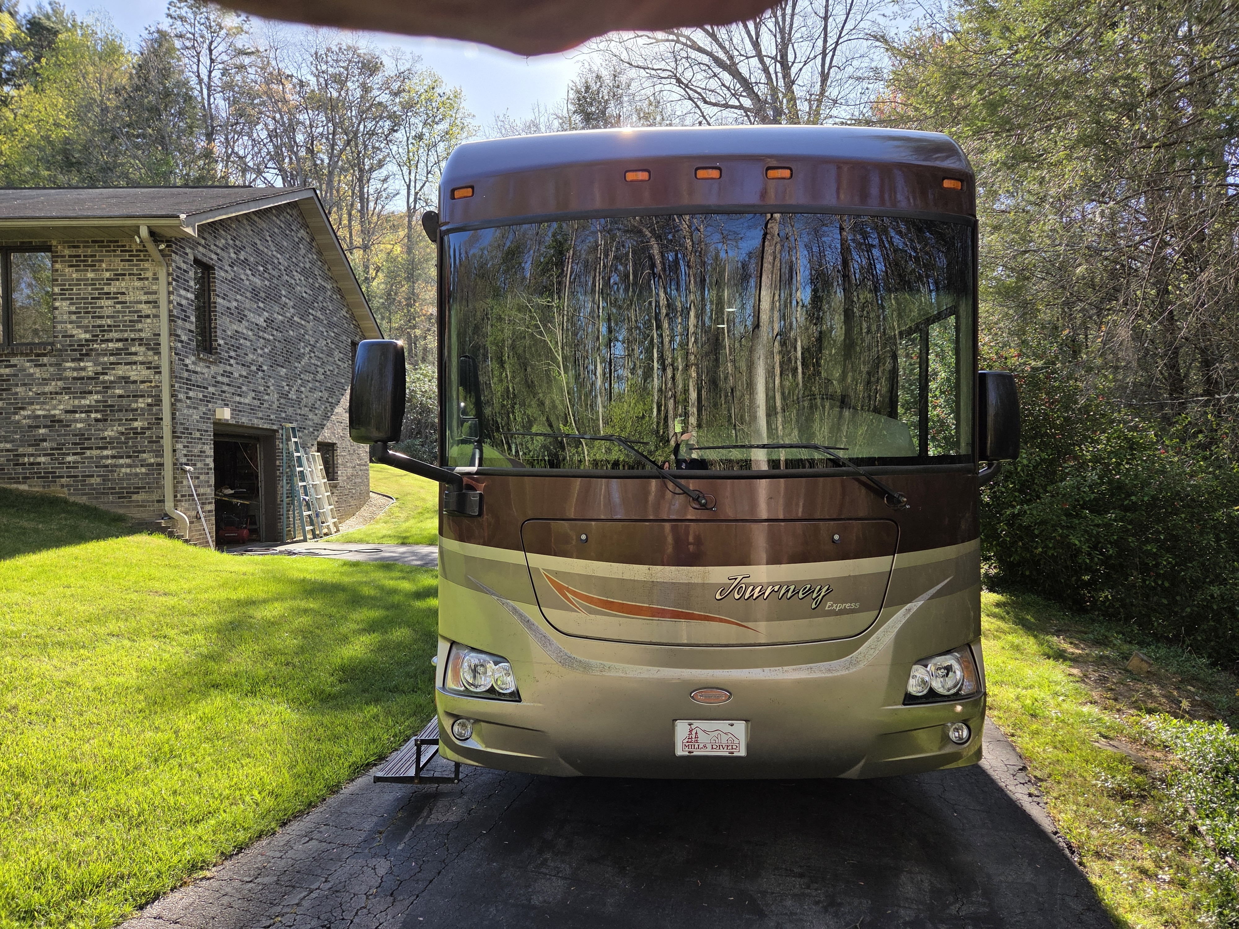 2011 Winnebago JOURNEY EXPRESS 34Y in horse shoe NC