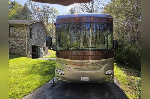 2011 Winnebago JOURNEY EXPRESS 34Y in horse shoe NC