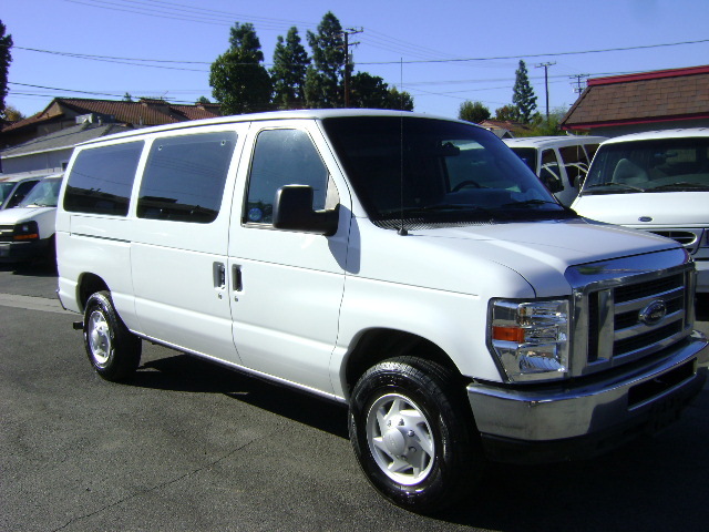 2008 Ford E-350 photo 3