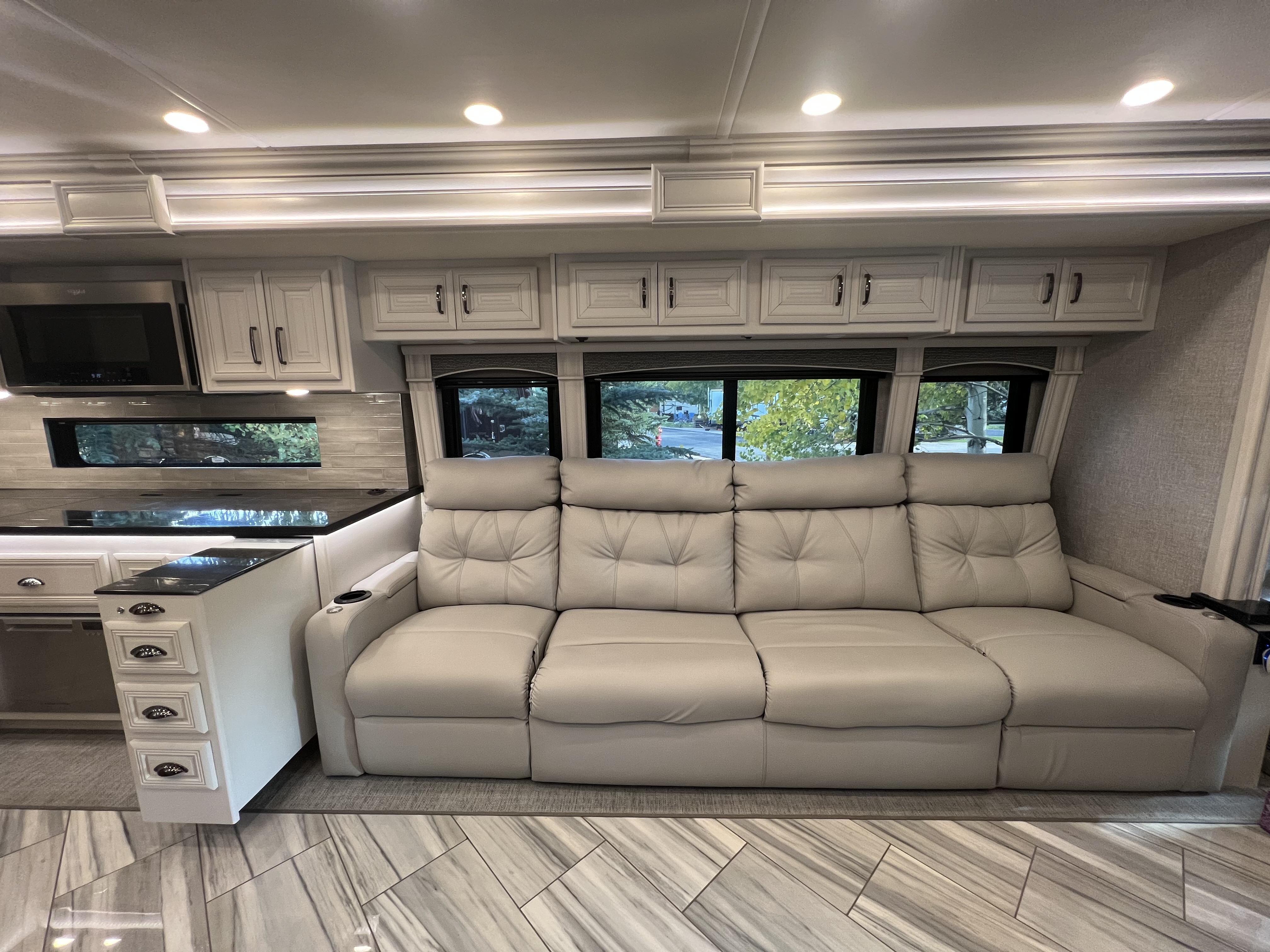 2021 Fleetwood DISCOVERY LXE 44S in mesa AZ
