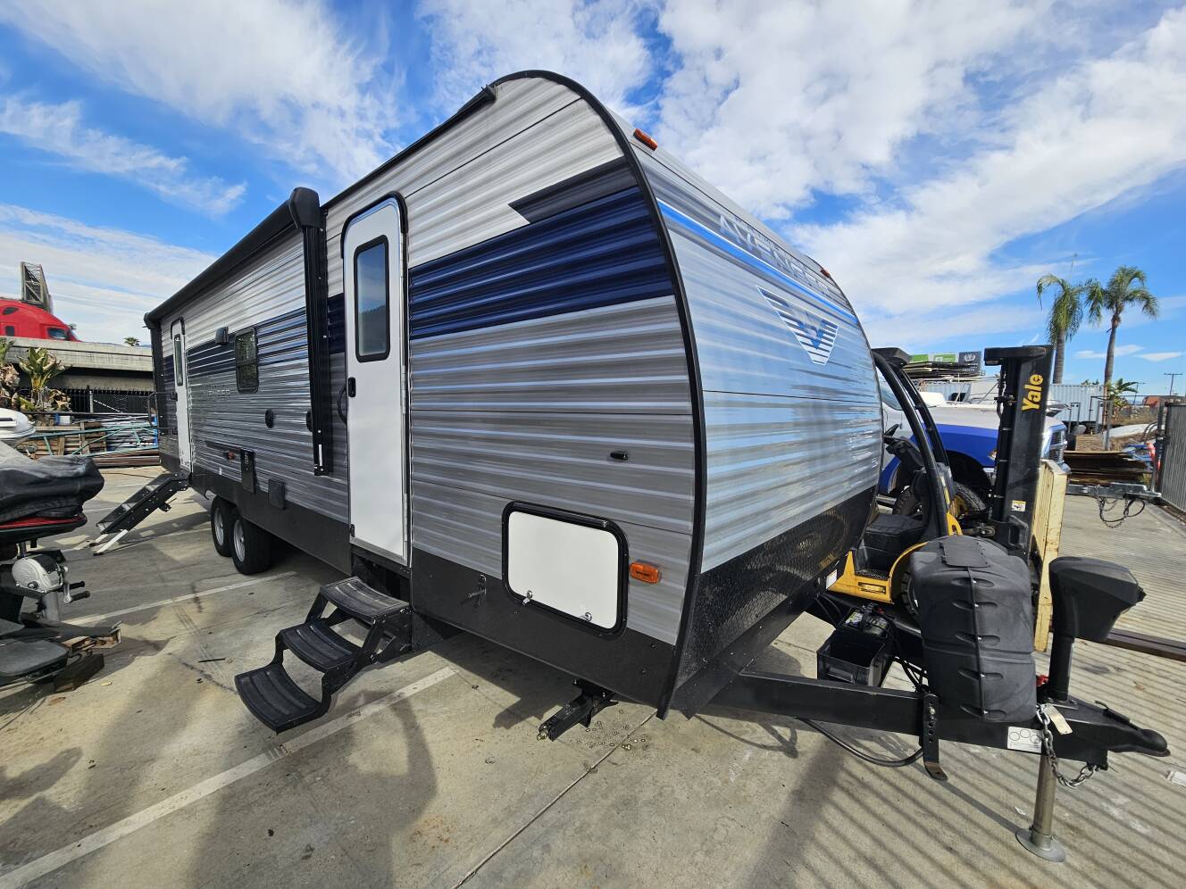 A photo of this 2022 Prime Time AVENGER 28BHS
