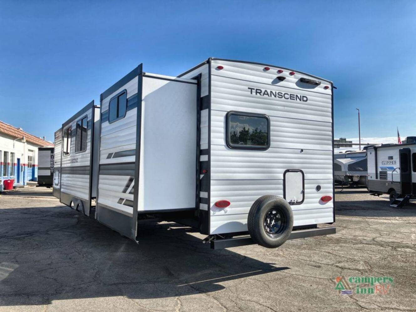 A photo of this 2025 Grand Design Transcend Xplor 335BHT