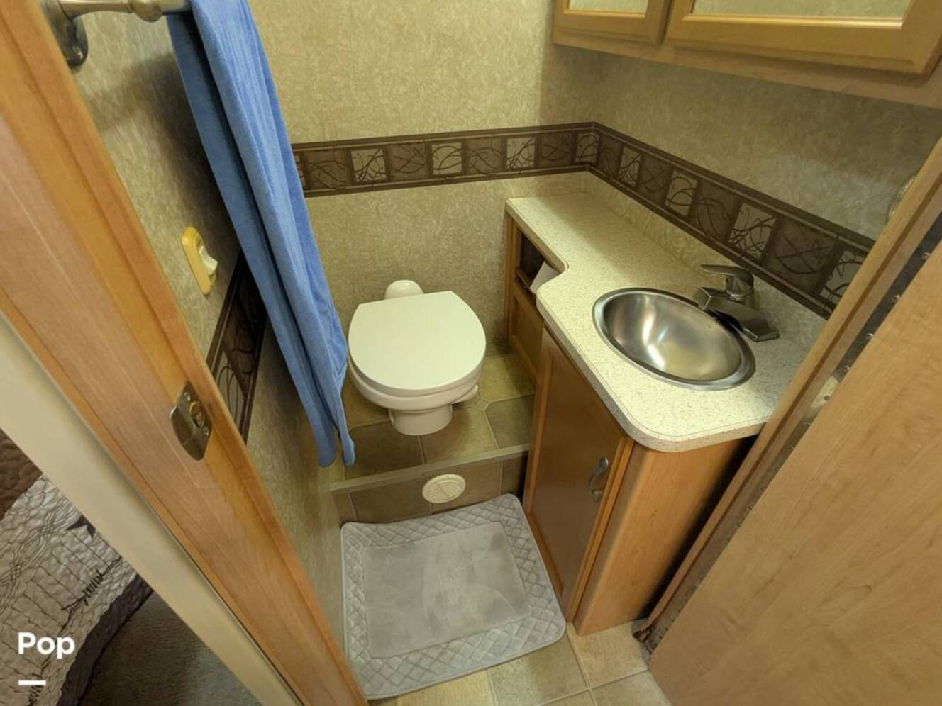 A photo of this 2008 Four Winds Kodiak 32B