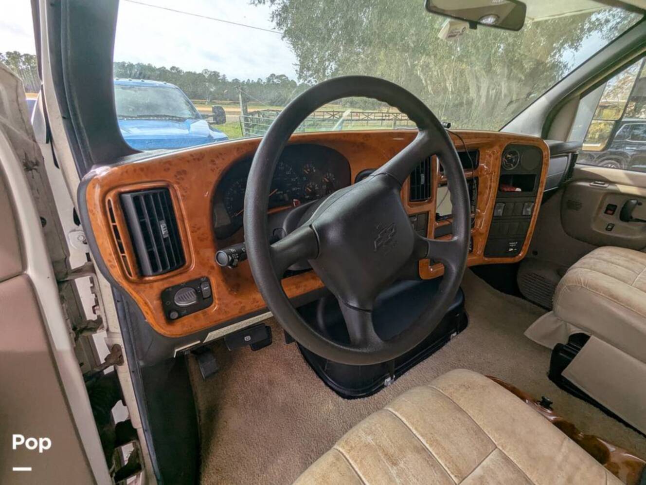 A photo of this 2008 Four Winds Kodiak 32B