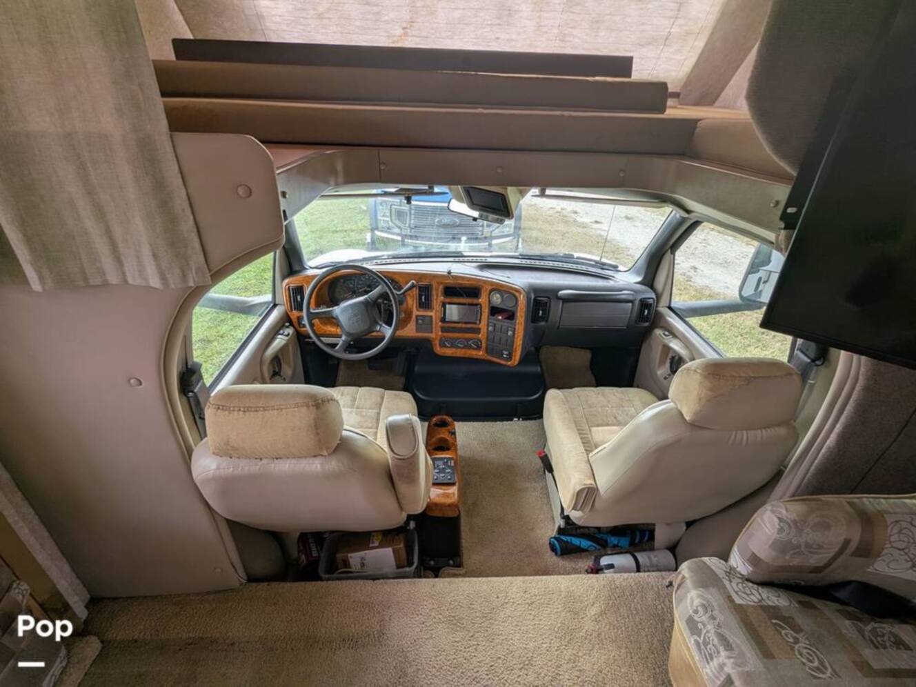 A photo of this 2008 Four Winds Kodiak 32B