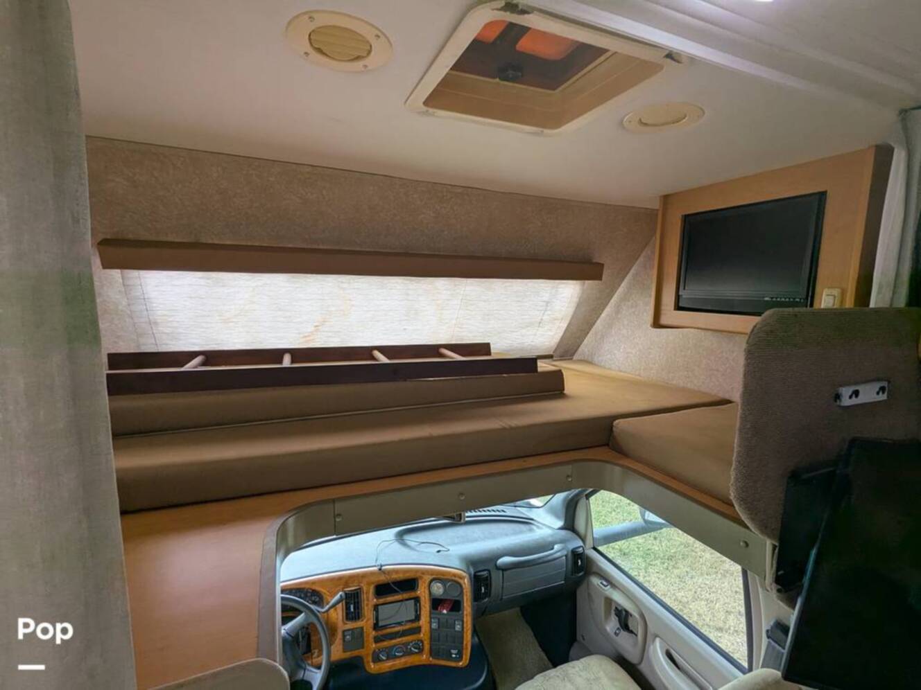 A photo of this 2008 Four Winds Kodiak 32B
