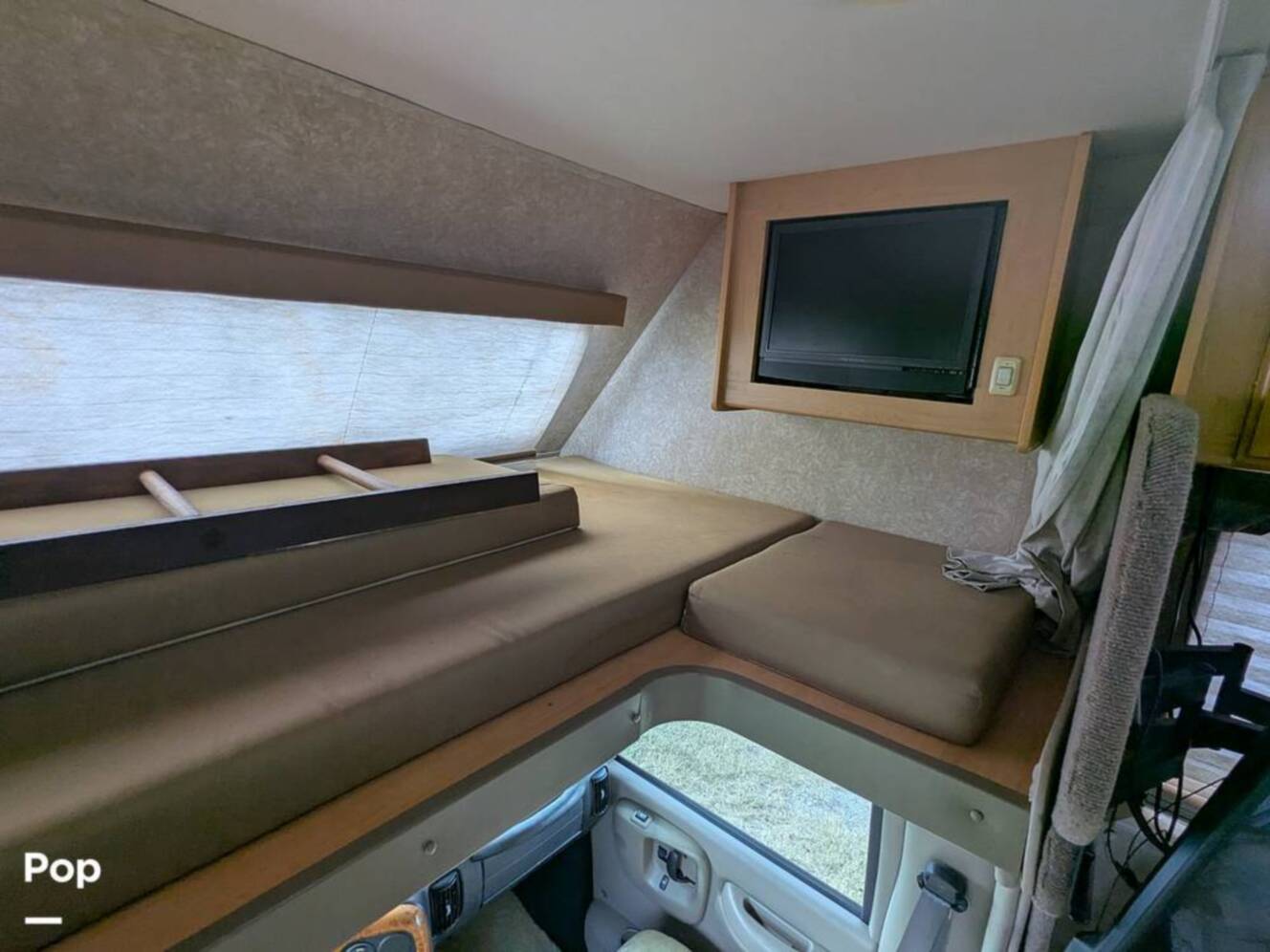 A photo of this 2008 Four Winds Kodiak 32B