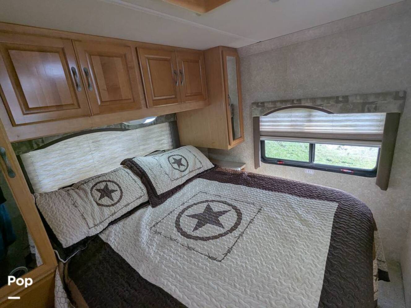 A photo of this 2008 Four Winds Kodiak 32B