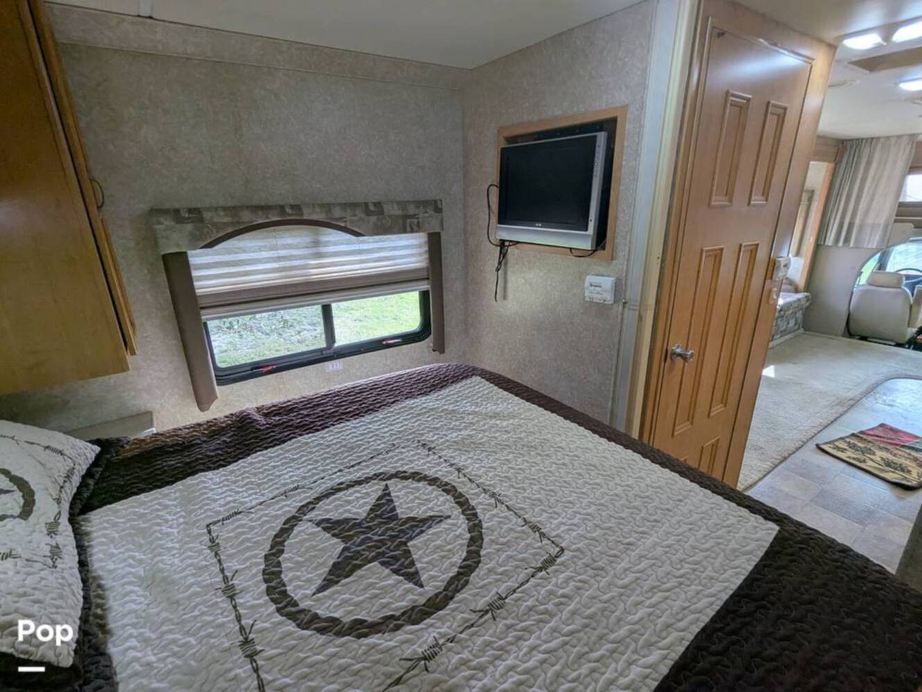 A photo of this 2008 Four Winds Kodiak 32B