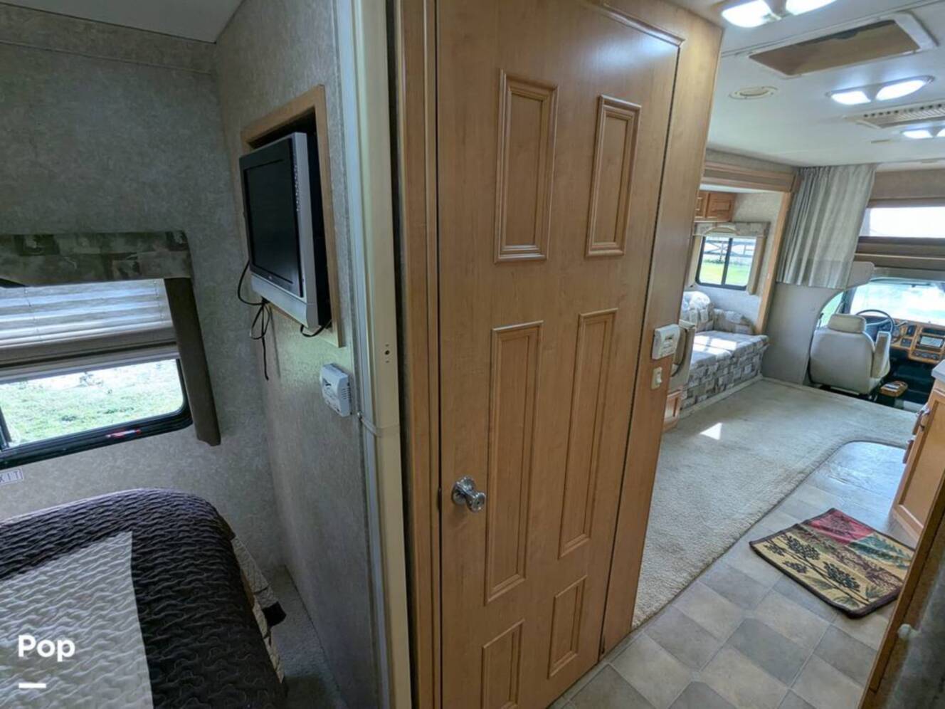 A photo of this 2008 Four Winds Kodiak 32B