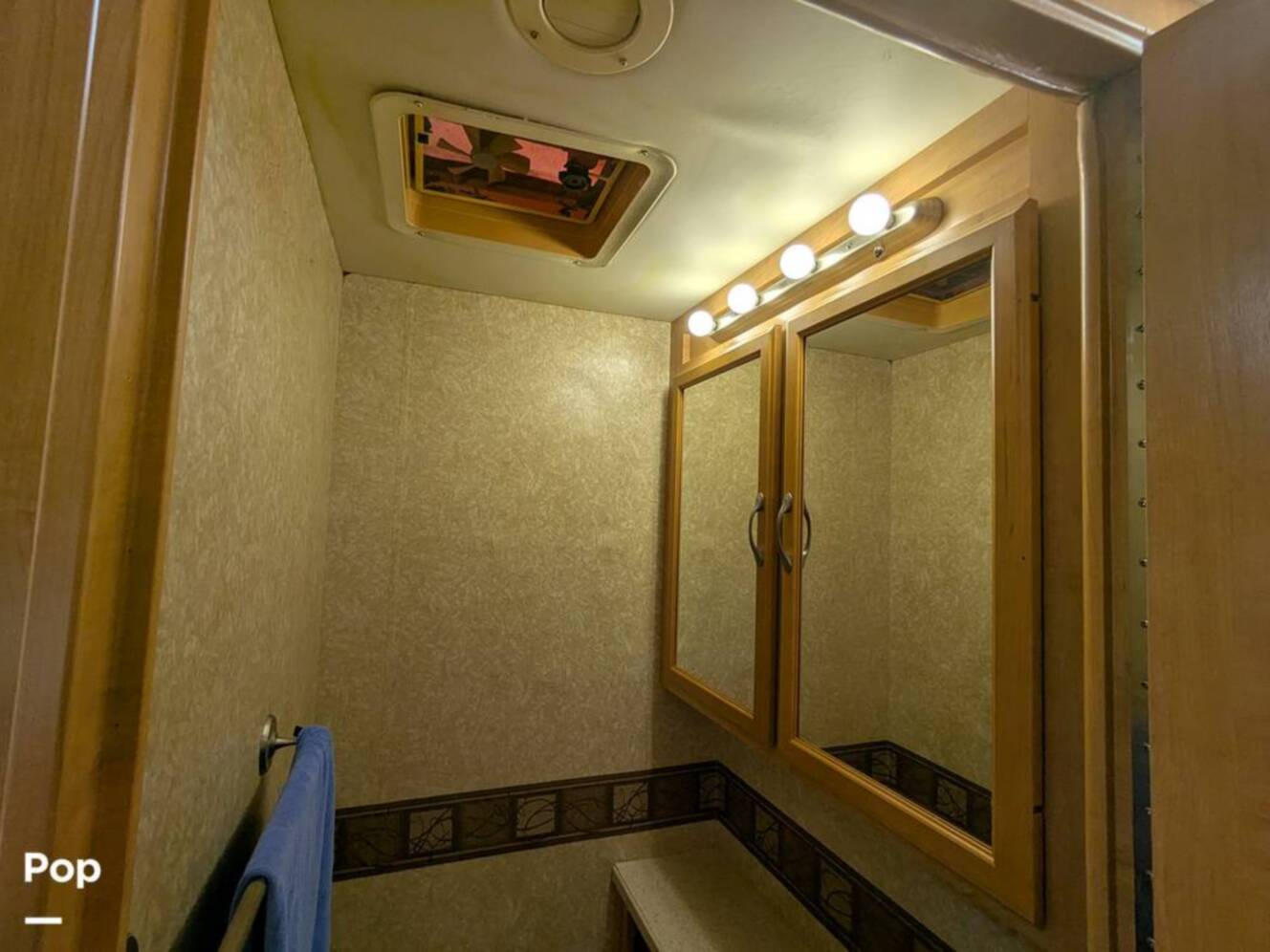A photo of this 2008 Four Winds Kodiak 32B