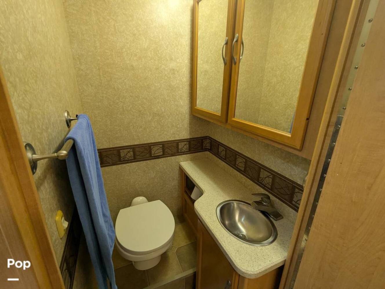 A photo of this 2008 Four Winds Kodiak 32B