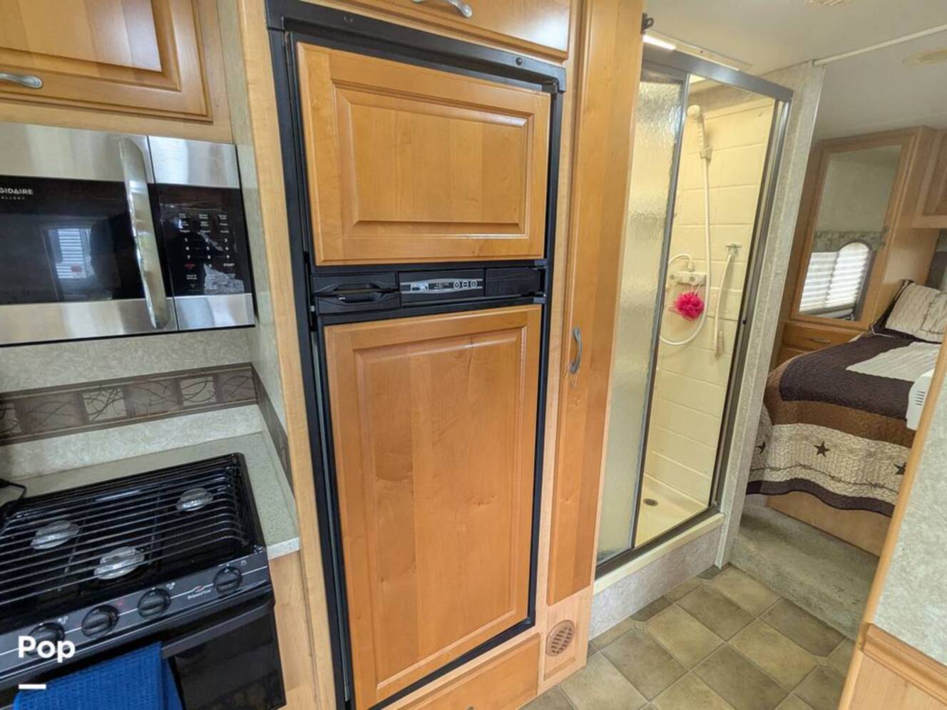 A photo of this 2008 Four Winds Kodiak 32B