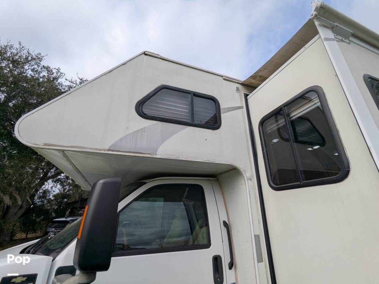 A photo of this 2008 Four Winds Kodiak 32B