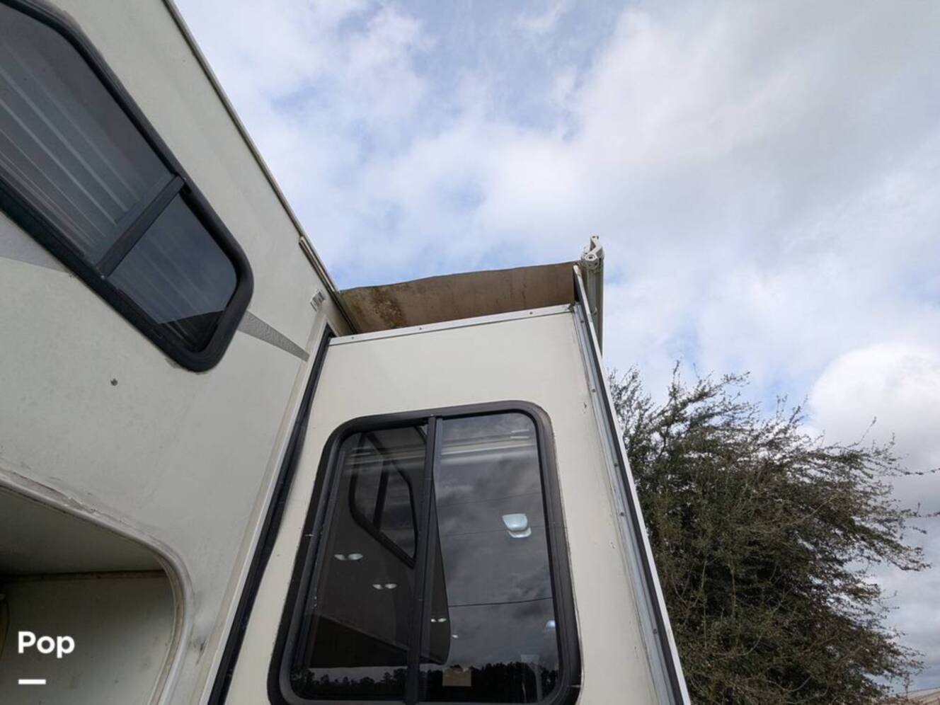 A photo of this 2008 Four Winds Kodiak 32B