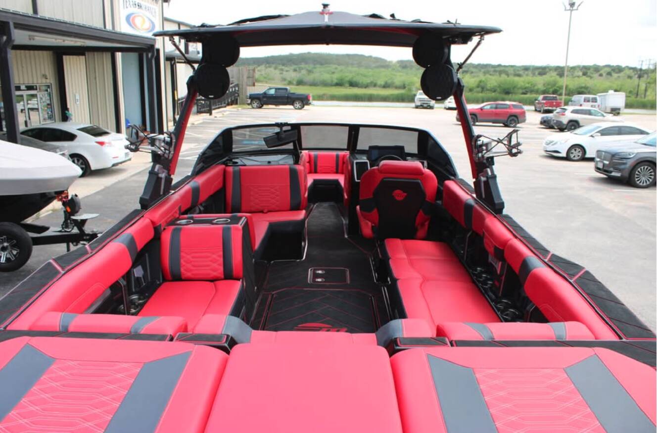 A photo of this 2023 Malibu Wakesetter Lsv