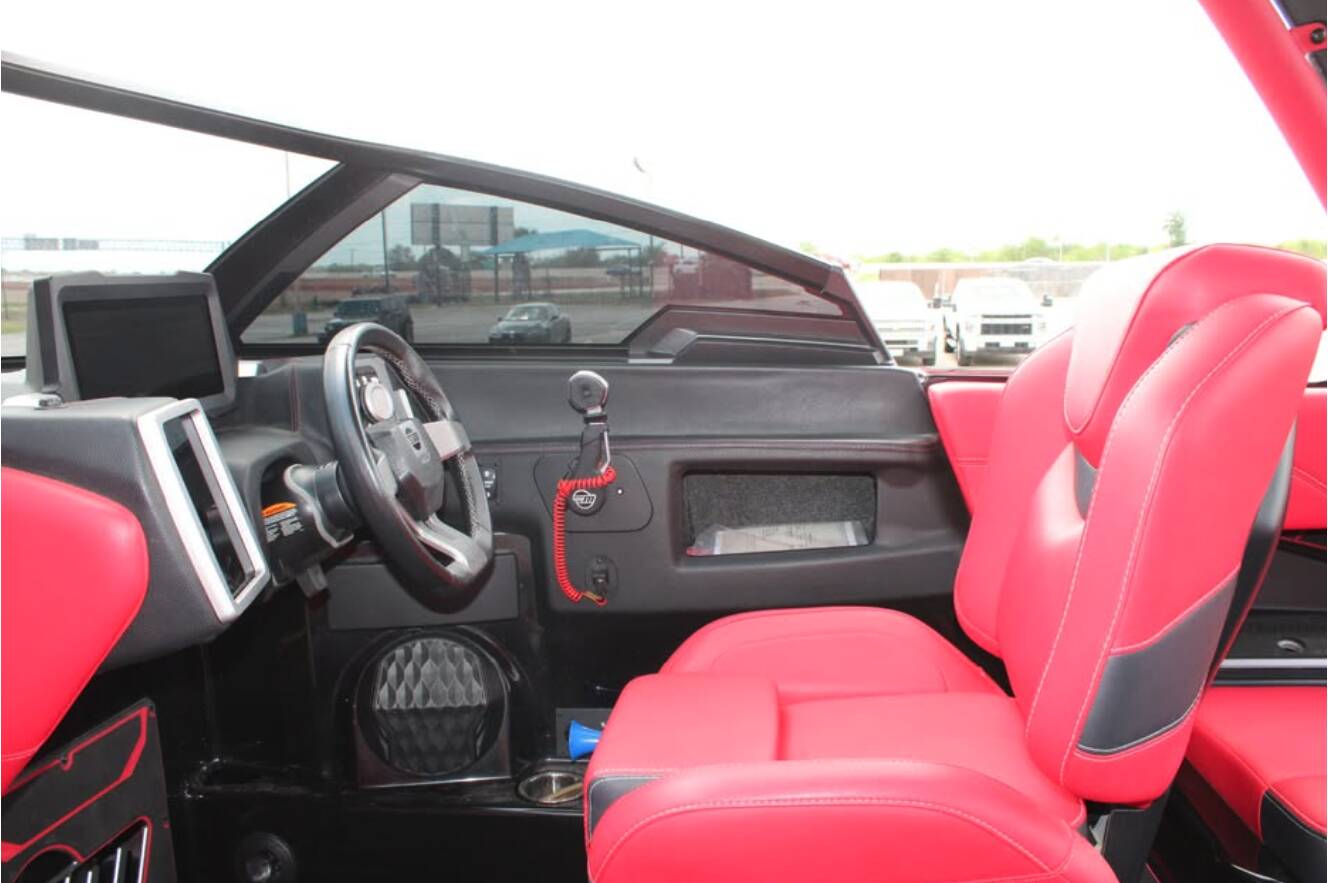A photo of this 2023 Malibu Wakesetter Lsv