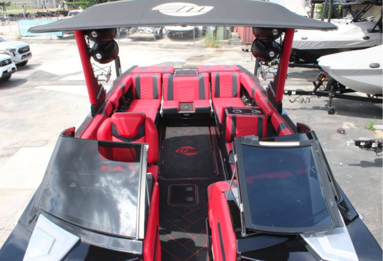 A photo of this 2023 Malibu Wakesetter Lsv