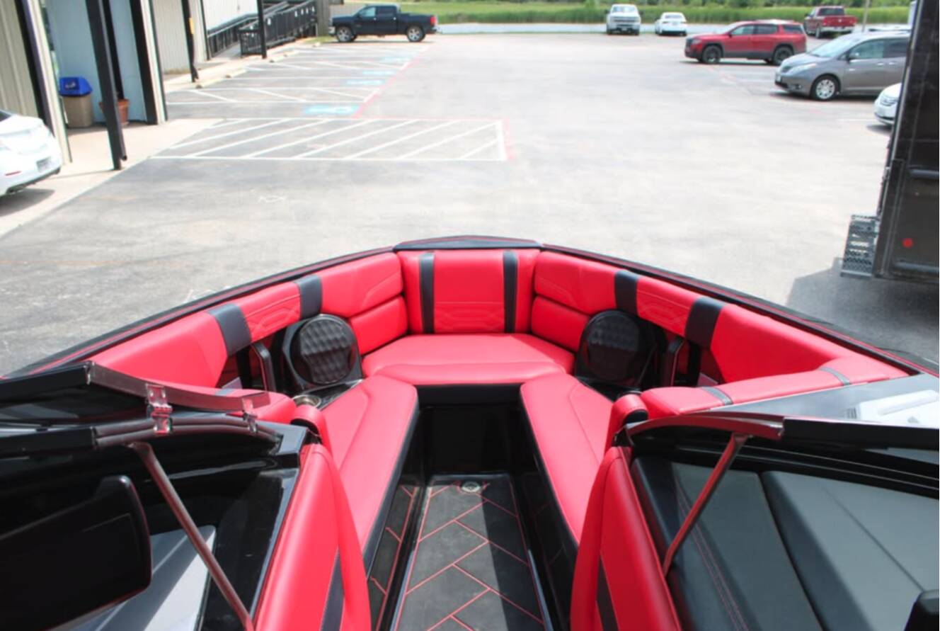 A photo of this 2023 Malibu Wakesetter Lsv