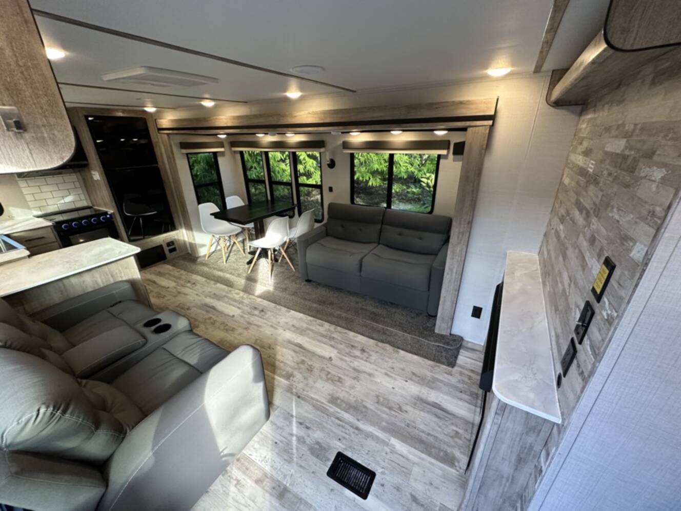 A photo of this 2023 Gulf Stream CONQUEST 295 SBW