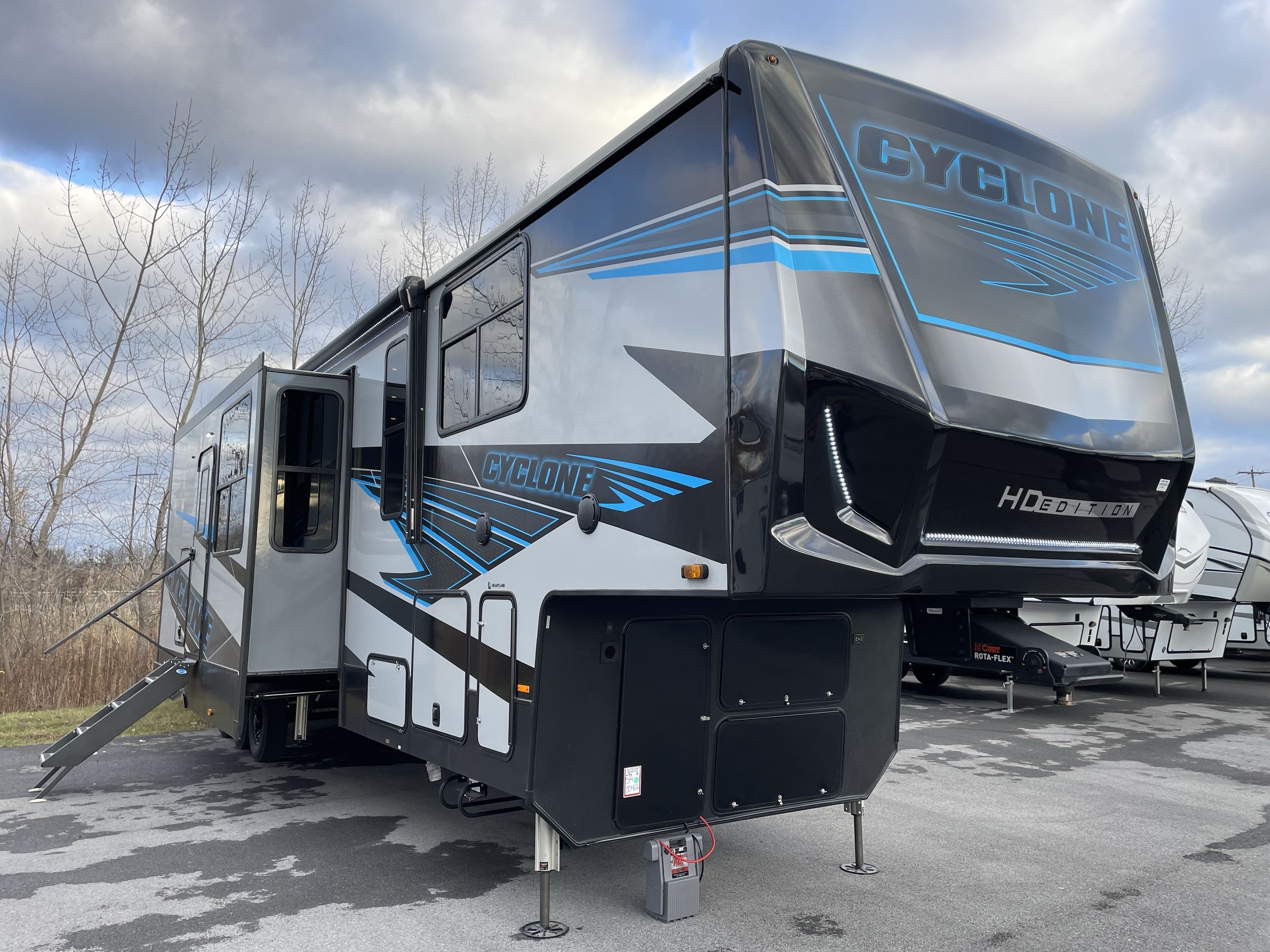 New 2025 Heartland Cyclone 4006 For Sale in Syracuse, NY - 5035072355 ...